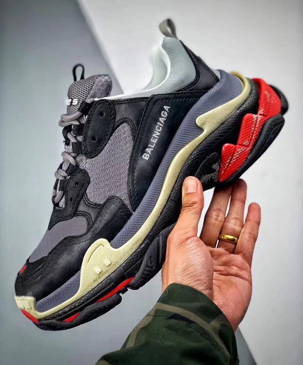 Balenciaga Triple S スニーカー コピー 